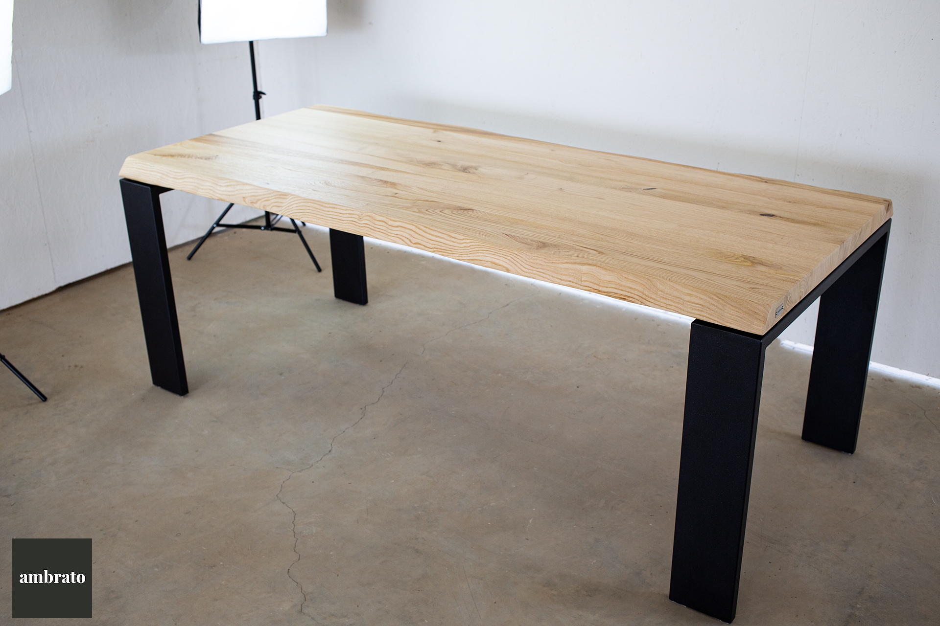 Tavolo in legno massello di castagno 200x90 mod.B02-U15 gambe nero